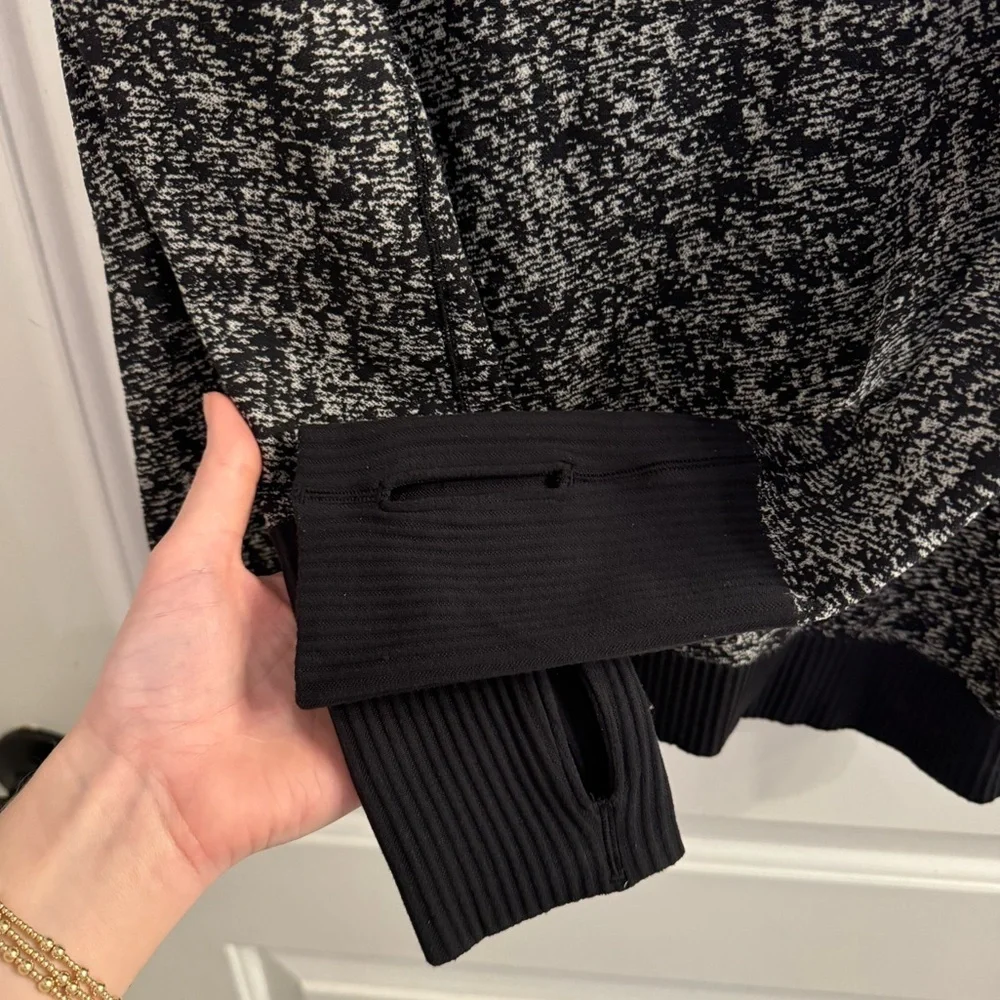 Lululemon Rest Less 1/2 Zip Black White